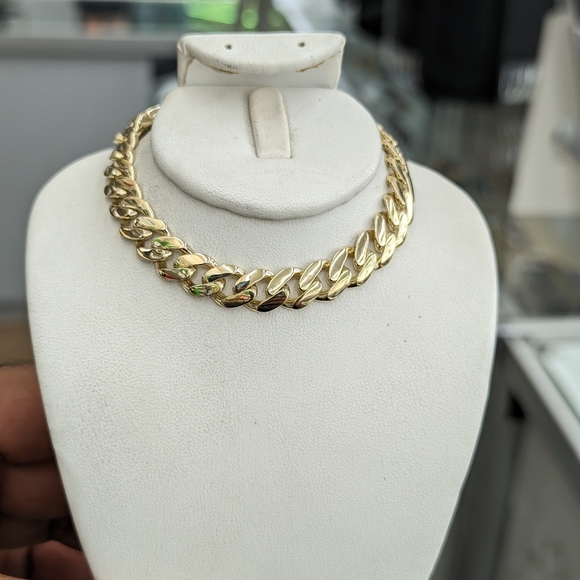 10kt real gold Monaco bracelet 9mm 8 inch